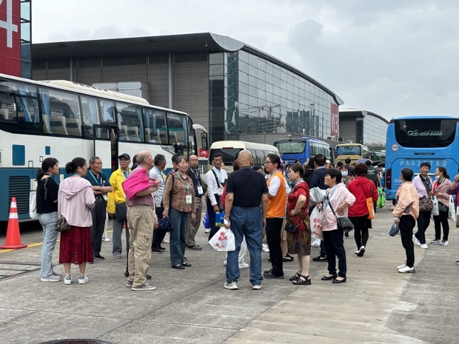 科技产品银发群体双向奔赴，上海老博会迸发新活力