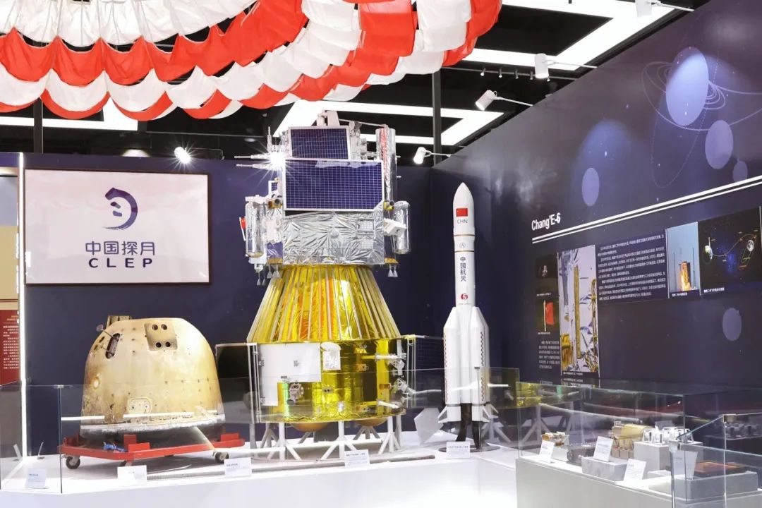 “九天揽月——中国探月工程20年”展览在上海世博会博物馆举办